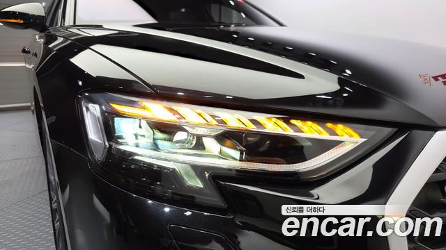 Audi A8 2022 — photo 8