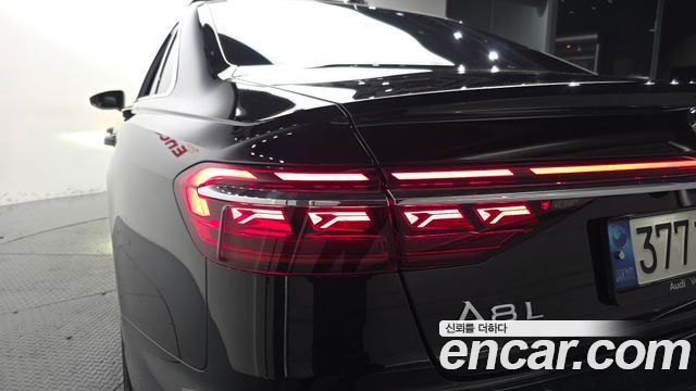 Audi A8 2022 — photo 9