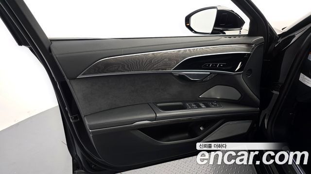 Audi A8 2022 — photo 14