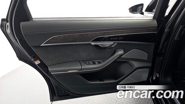 Audi A8 2022 — photo 15