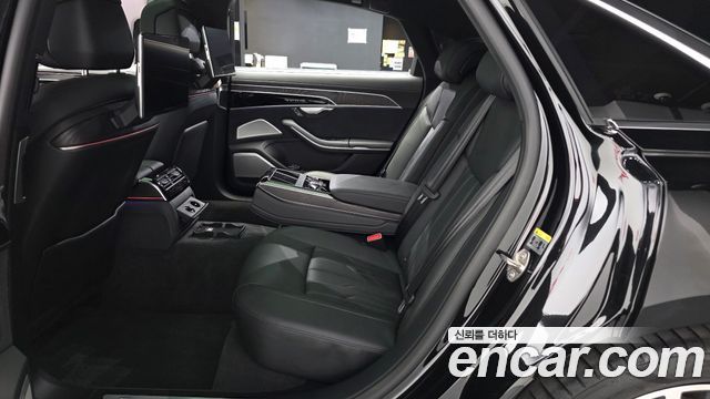 Audi A8 2022 — photo 16