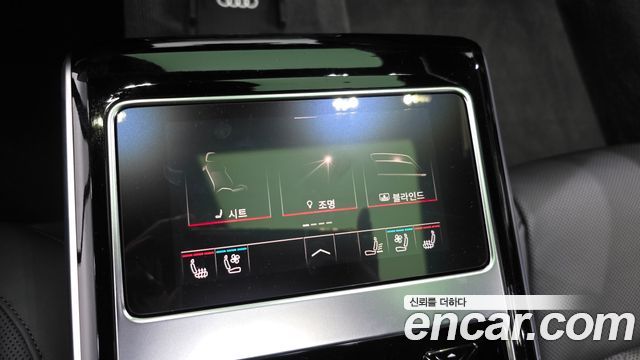 Audi A8 2022 — photo 28