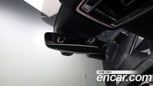 Audi A8 2022 — photo 29