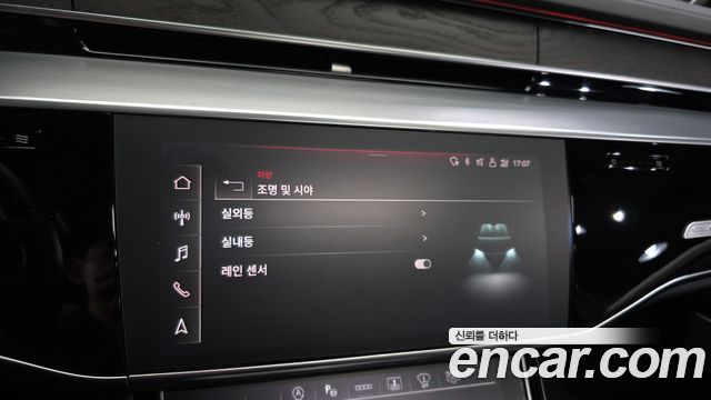 Audi A8 2022 — photo 34