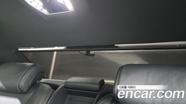 Audi A8 2022 — photo 37