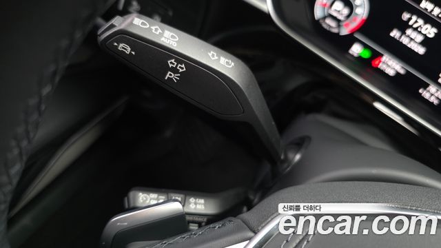 Audi A8 2022 — photo 40