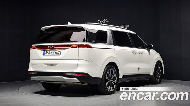 Kia Canival 2023 — photo 2