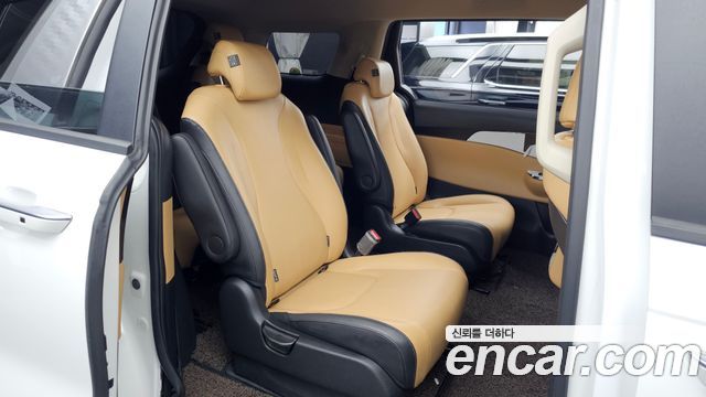 Kia Canival 2023 — photo 18
