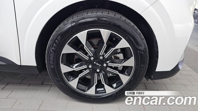 Kia Canival 2023 — photo 7