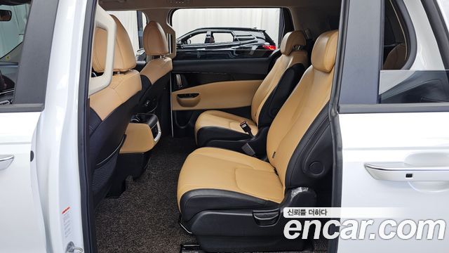 Kia Canival 2023 — photo 16