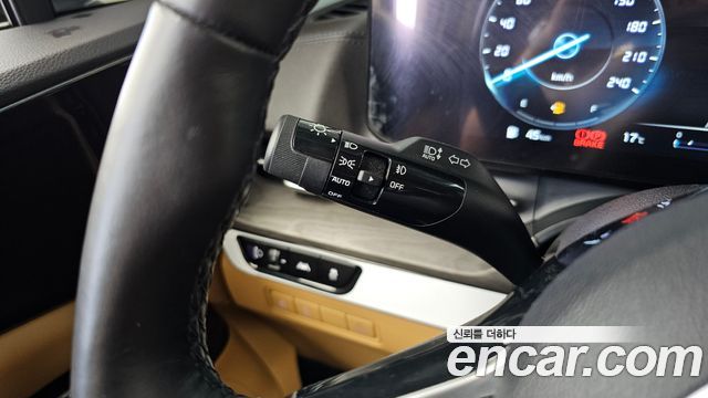 Kia Canival 2023 — photo 29