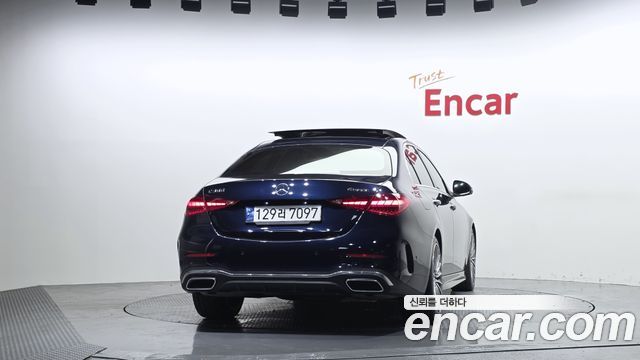 Mercedes-Benz C-Class 2023 — photo 4
