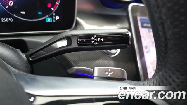Mercedes-Benz C-Class 2023 — photo 9