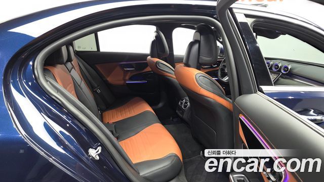 Mercedes-Benz C-Class 2023 — photo 11
