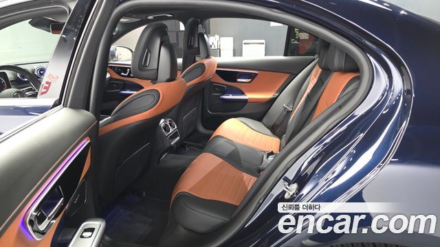 Mercedes-Benz C-Class 2023 — photo 12