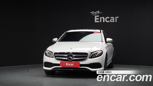 Mercedes-Benz E-Class 2020 — photo 3