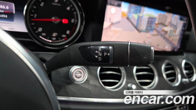 Mercedes-Benz E-Class 2020 — photo 12