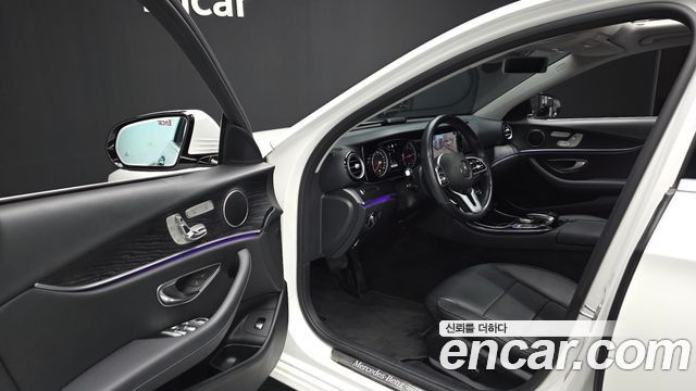 Mercedes-Benz E-Class 2020 — photo 13