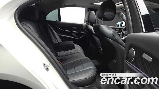 Mercedes-Benz E-Class 2020 — photo 17