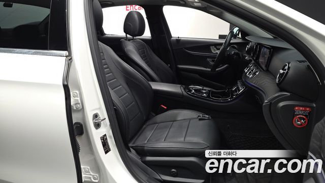 Mercedes-Benz E-Class 2020 — photo 18