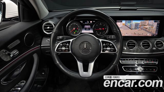 Mercedes-Benz E-Class 2020 — photo 19