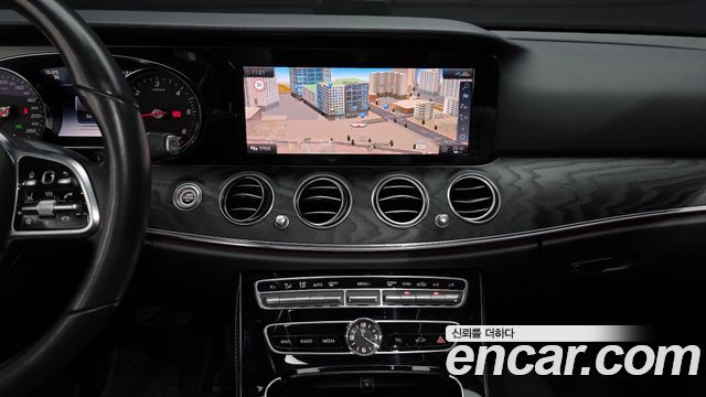 Mercedes-Benz E-Class 2020 — photo 20