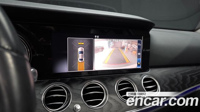 Mercedes-Benz E-Class 2020 — photo 21