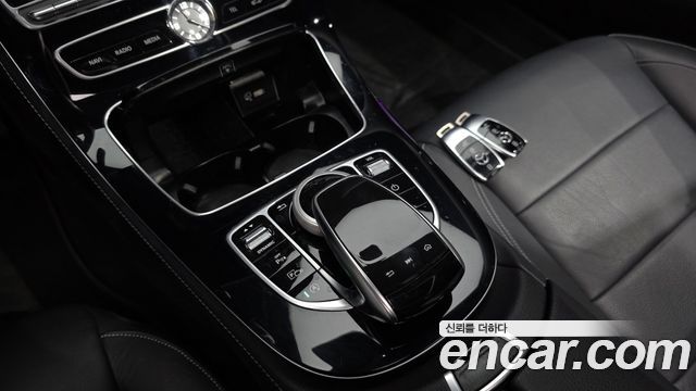 Mercedes-Benz E-Class 2020 — photo 23