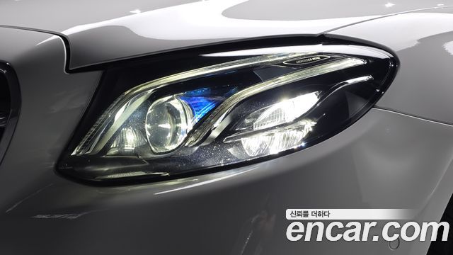 Mercedes-Benz E-Class 2020 — photo 8