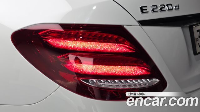 Mercedes-Benz E-Class 2020 — photo 9