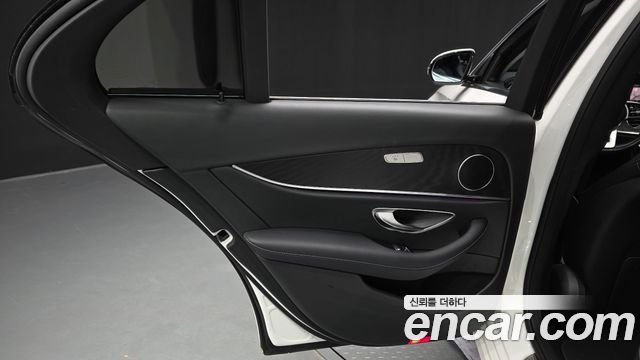 Mercedes-Benz E-Class 2020 — photo 15