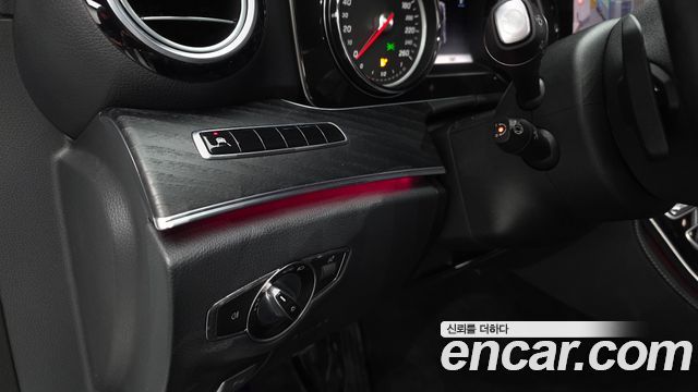 Mercedes-Benz E-Class 2020 — photo 29