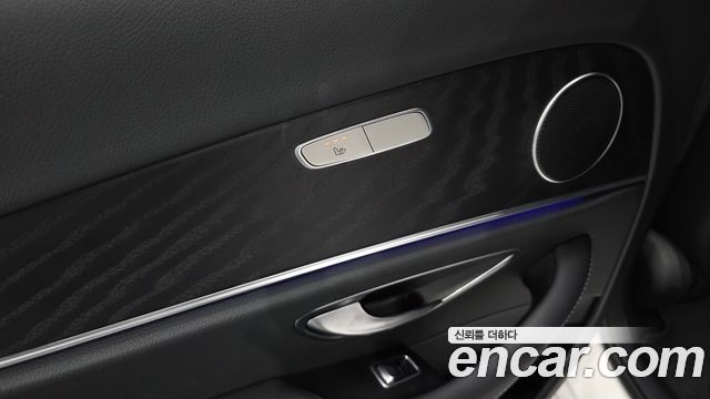 Mercedes-Benz E-Class 2020 — photo 31