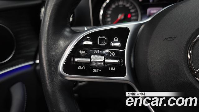 Mercedes-Benz E-Class 2020 — photo 33