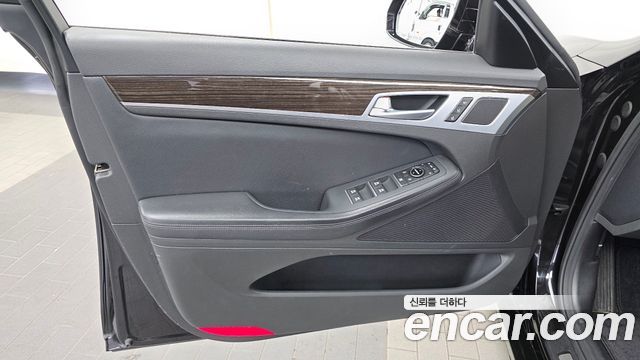 Genesis G80 2019 — photo 14