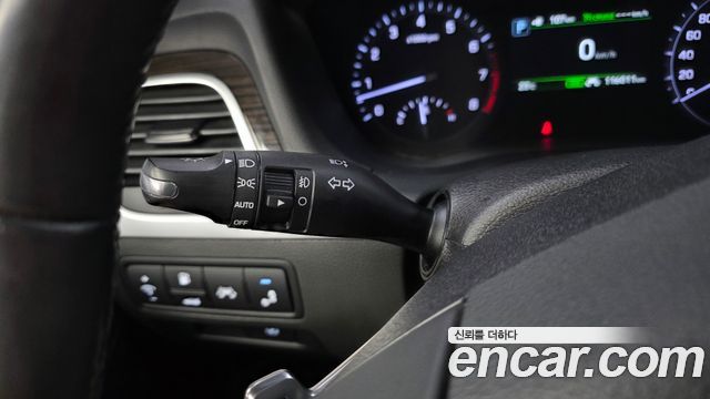 Genesis G80 2019 — photo 28