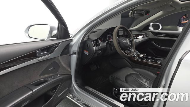Audi A8 2013 — photo 10