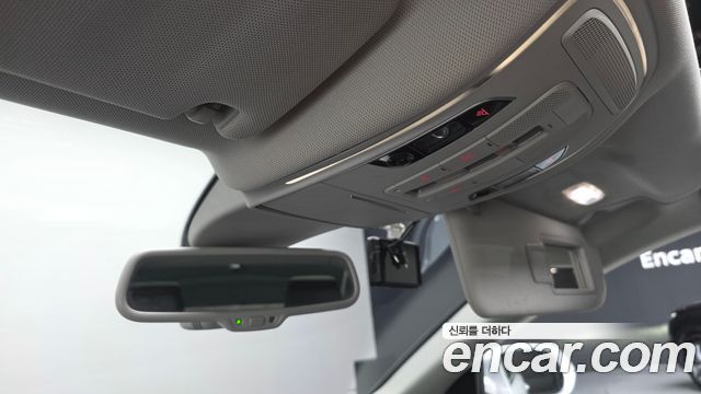 Audi A8 2013 — photo 18