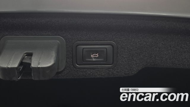 Audi A8 2013 — photo 20