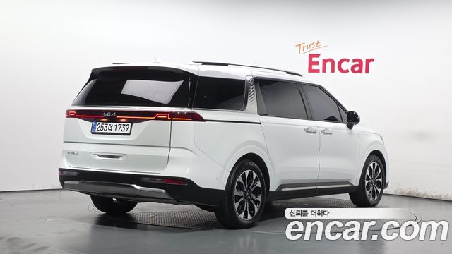 Kia Canival 2023 — photo 2