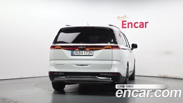 Kia Canival 2023 — photo 4