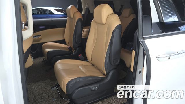 Kia Canival 2023 — photo 18
