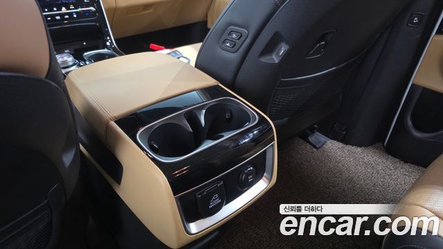 Kia Canival 2023 — photo 24