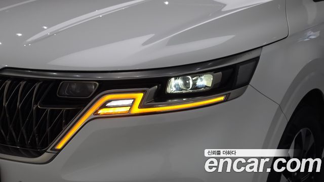Kia Canival 2023 — photo 8