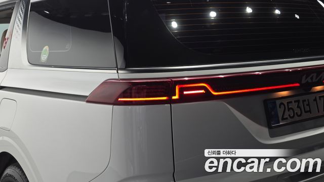 Kia Canival 2023 — photo 9