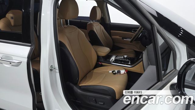 Kia Canival 2023 — photo 16