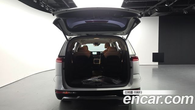 Kia Canival 2023 — photo 31