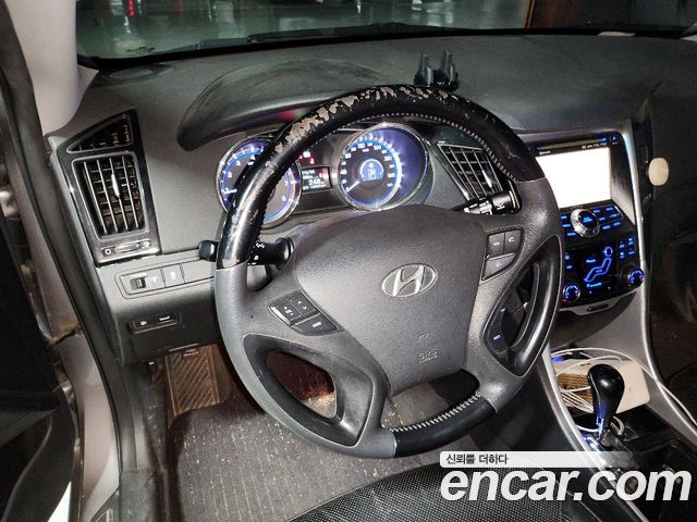 Hyundai Sonata 2010 — photo 18
