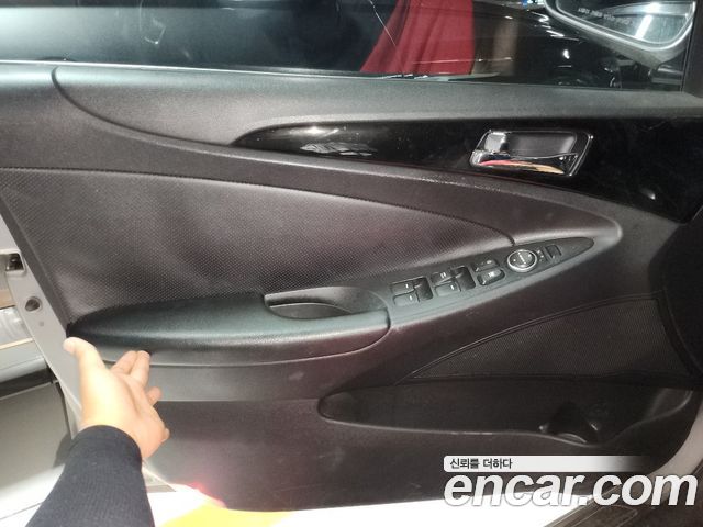 Hyundai Sonata 2010 — photo 13
