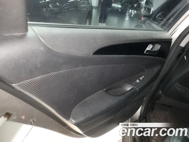 Hyundai Sonata 2010 — photo 15
